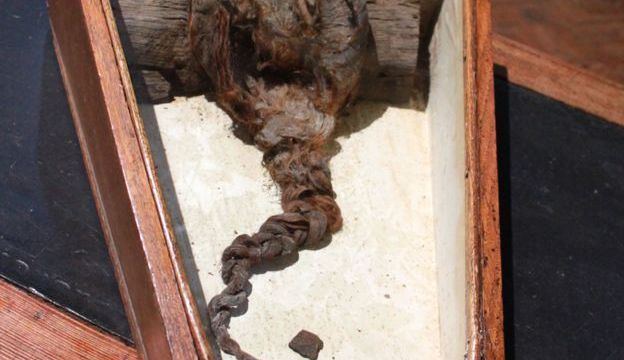 _89391170_oldhaircase